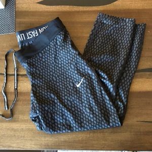 Nike dri fit Capri leggings worn 2 times